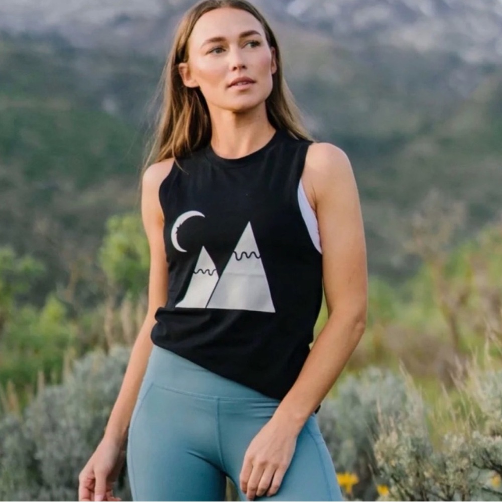 Zyia Active Mountain Moon Graphic Tank Top